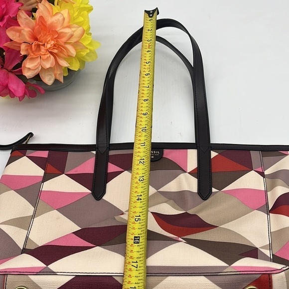 Fossil Geometric Patterned Plastic Coated Tote Bag. MCB4528C - Picture 8 of 16